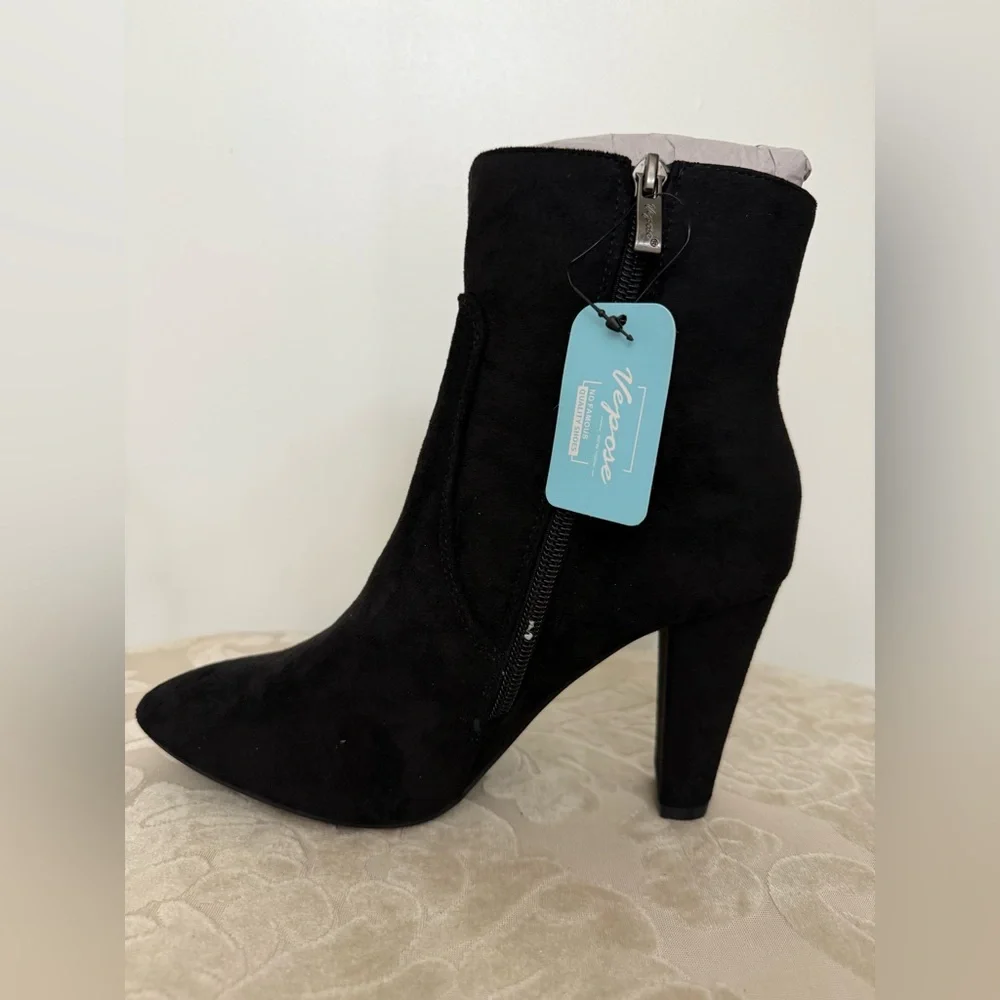 NWT Vepose Faux Suede Ankle Boots in‎ Black - Size 7